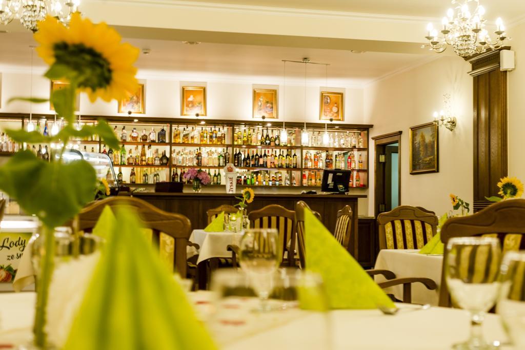 Hotel - Restauracja Platan เซนจิตชุฟ มาโวโปลสกี ภายนอก รูปภาพ