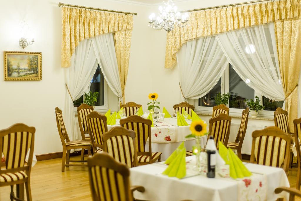 Hotel - Restauracja Platan เซนจิตชุฟ มาโวโปลสกี ภายนอก รูปภาพ