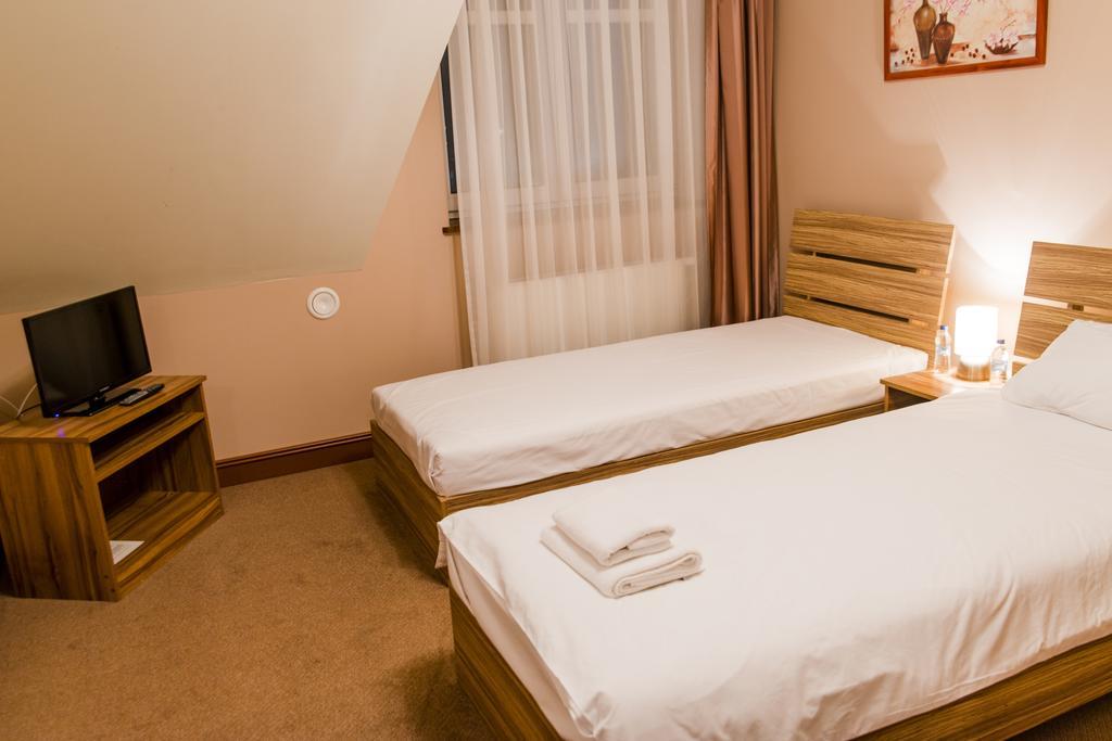 Hotel - Restauracja Platan เซนจิตชุฟ มาโวโปลสกี ภายนอก รูปภาพ