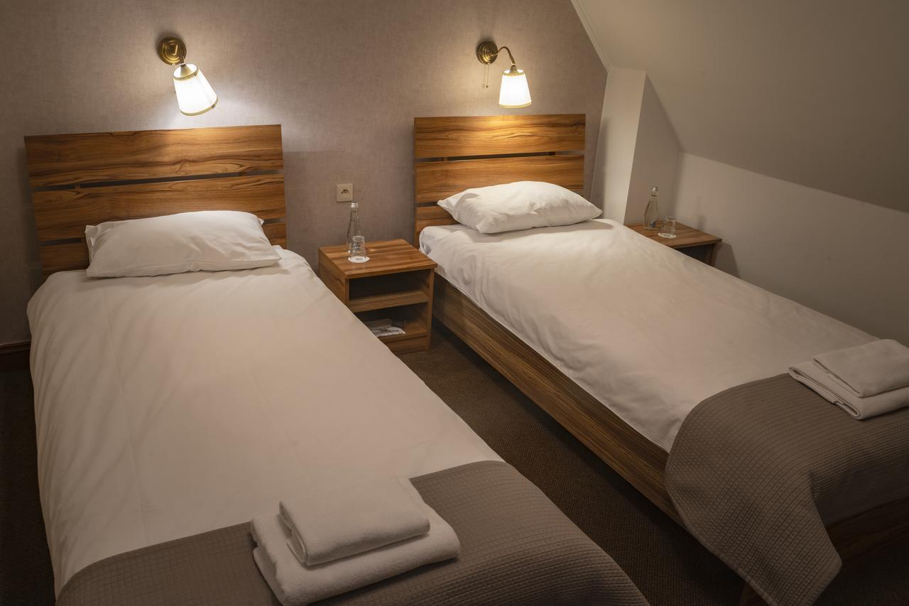 Hotel - Restauracja Platan เซนจิตชุฟ มาโวโปลสกี ภายนอก รูปภาพ